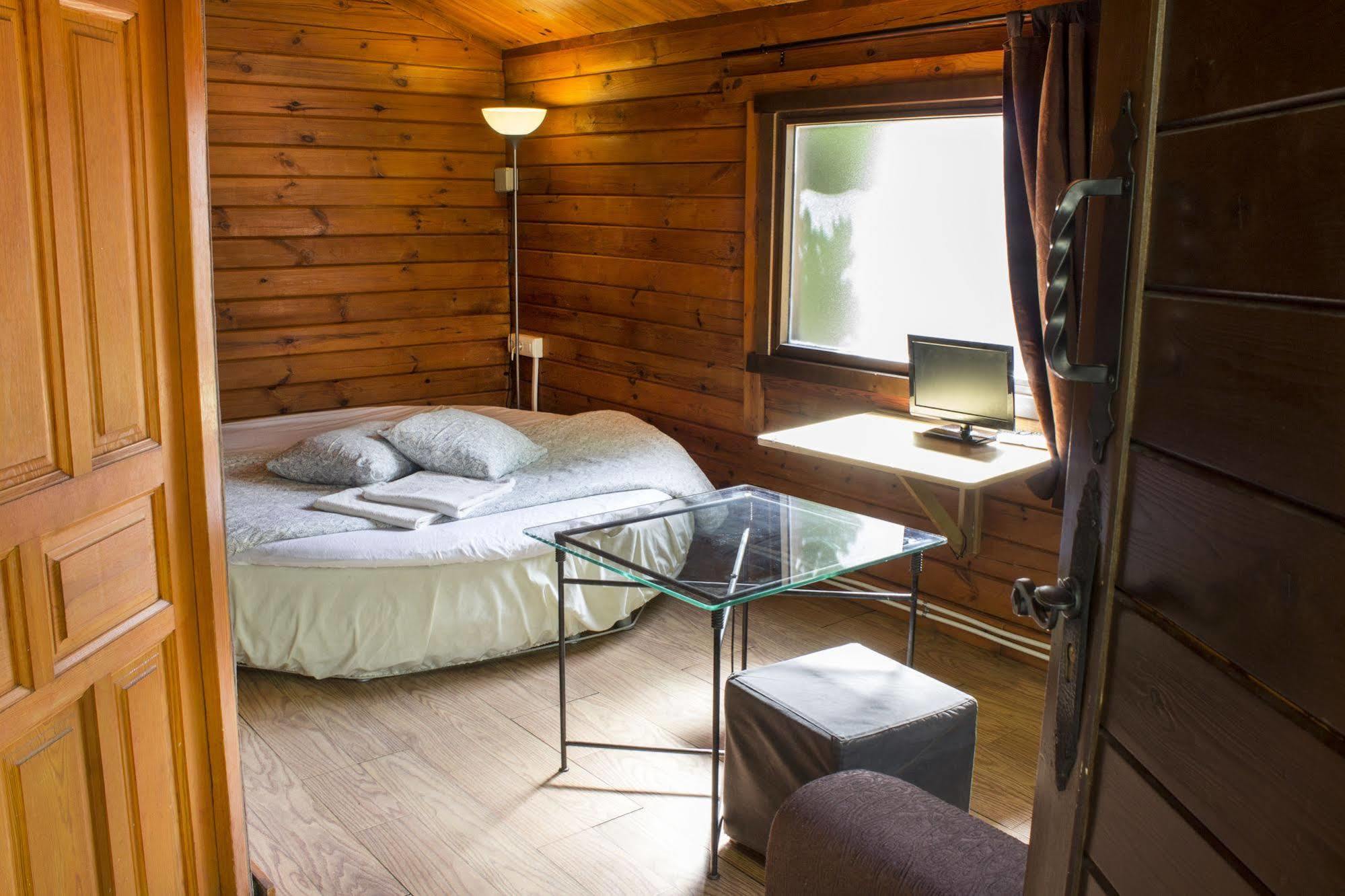 Fuente Del Lobo Glamping & Bungalows - Adults Only بينوس جينيل المظهر الخارجي الصورة