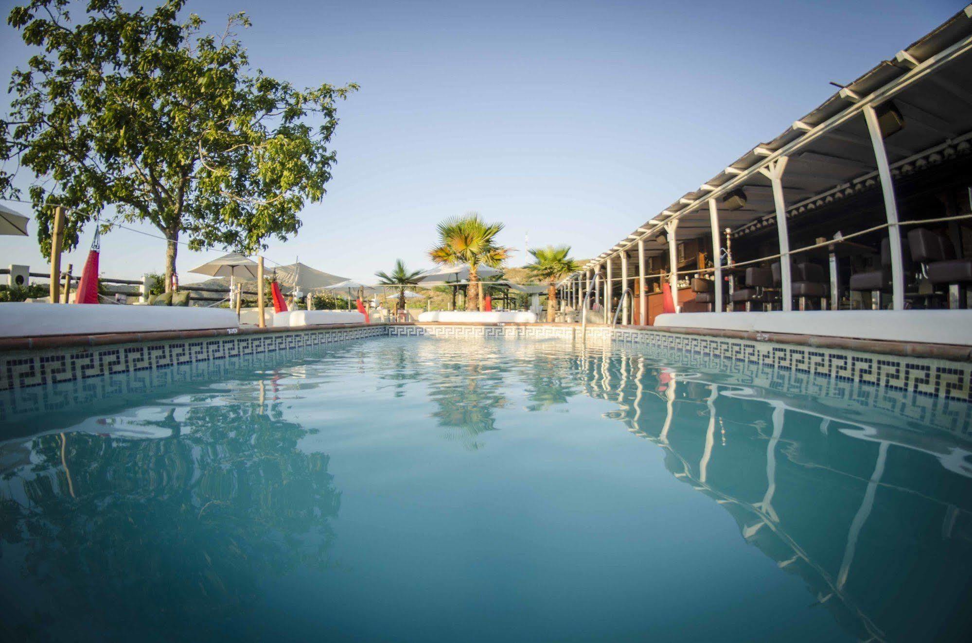 Fuente Del Lobo Glamping & Bungalows - Adults Only بينوس جينيل المظهر الخارجي الصورة